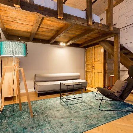 Deluxe Twin Studio In Kazinczy Street